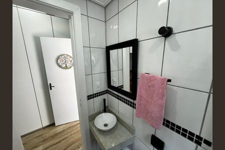Casa de condomínio à venda com 150m², 4 quartos e 3 vagasBanheiro de serviço
