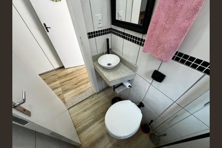 Casa de condomínio à venda com 150m², 4 quartos e 3 vagasBanheiro de serviço