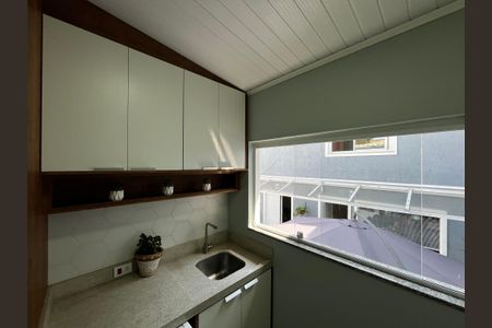 Casa de condomínio à venda com 150m², 4 quartos e 3 vagasÁrea de Serviço