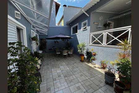 Casa de condomínio à venda com 150m², 4 quartos e 3 vagasQuintal
