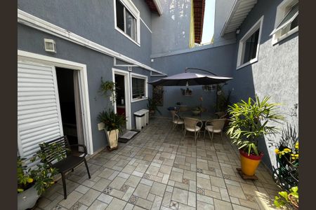Casa de condomínio à venda com 150m², 4 quartos e 3 vagasQuintal