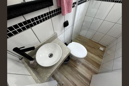 Casa de condomínio à venda com 150m², 4 quartos e 3 vagasBanheiro de serviço