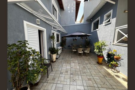 Casa de condomínio à venda com 150m², 4 quartos e 3 vagasQuintal