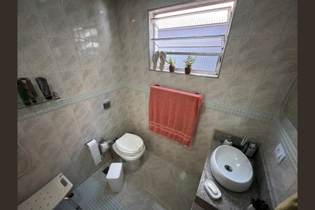 Casa de condomínio à venda com 150m², 4 quartos e 3 vagasBanheiro