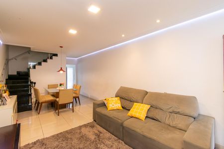 Casa à venda com 139m², 3 quartos e 2 vagas Casa à venda com 139m², 3 quartos e 2 vagasSala