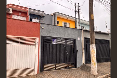 Casa à venda com 139m², 3 quartos e 2 vagas Casa à venda com 139m², 3 quartos e 2 vagasFachada