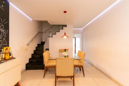 Casa à venda com 139m², 3 quartos e 2 vagas Casa à venda com 139m², 3 quartos e 2 vagasSala de Jantar