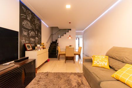 Casa à venda com 139m², 3 quartos e 2 vagas Casa à venda com 139m², 3 quartos e 2 vagasSala