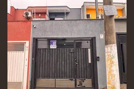 Casa à venda com 139m², 3 quartos e 2 vagas Casa à venda com 139m², 3 quartos e 2 vagasFachada