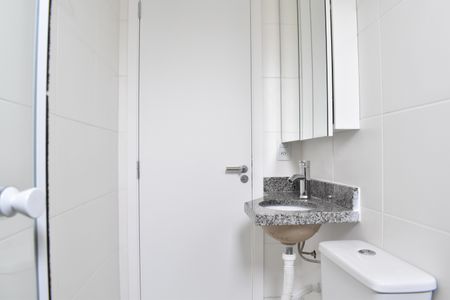 Banheiro Social de apartamento para alugar com 1 quarto, 35m² em São Francisco, Curitiba