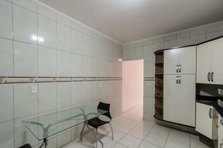 Casa à venda com 134m², 3 quartos e 2 vagas Casa à venda com 134m², 3 quartos e 2 vagasCozinha