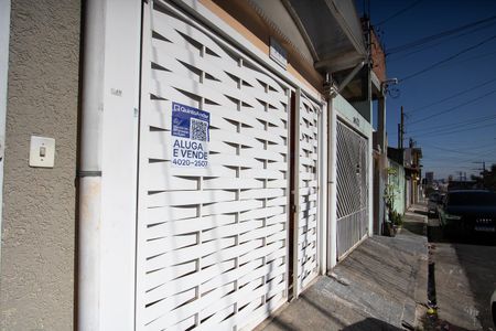 Casa à venda com 134m², 3 quartos e 2 vagas Casa à venda com 134m², 3 quartos e 2 vagasFachada