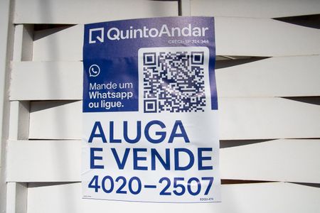 Casa à venda com 134m², 3 quartos e 2 vagas Casa à venda com 134m², 3 quartos e 2 vagasFachada