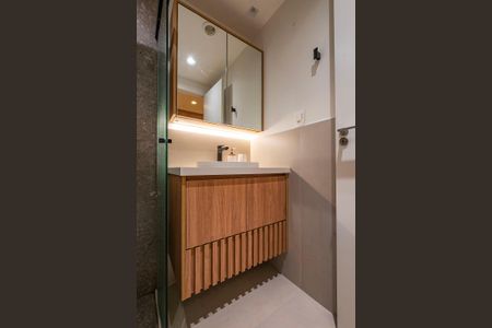 Banheiro Social de kitnet/studio para alugar com 1 quarto, 26m² em Cerqueira César, São Paulo