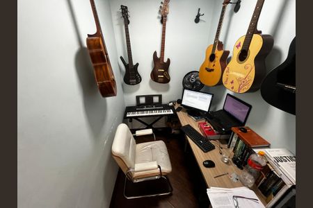 Apartamento à venda com 122m², 4 quartos e 2 vagasEscritório