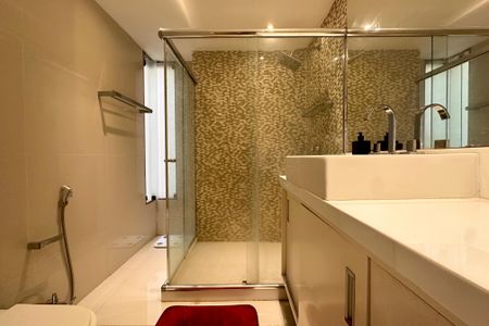 Apartamento à venda com 129m², 2 quartos e sem vagaBanheiro da Suíte