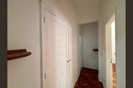 Apartamento à venda com 77m², 2 quartos e sem vagaCorredor