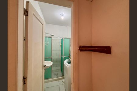 Apartamento à venda com 77m², 2 quartos e sem vagaBanheiro Social