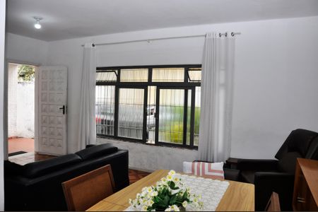 Casa à venda com 310m², 3 quartos e 5 vagas Casa à venda com 310m², 3 quartos e 5 vagasSala