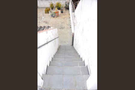 Casa à venda com 310m², 3 quartos e 5 vagas Casa à venda com 310m², 3 quartos e 5 vagasEscada