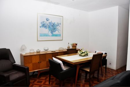 Casa à venda com 310m², 3 quartos e 5 vagas Casa à venda com 310m², 3 quartos e 5 vagasSala