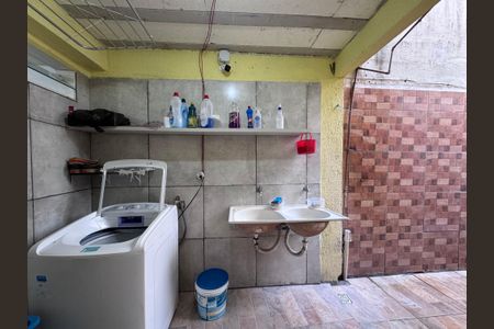 Casa de condomínio à venda com 120m², 3 quartos e 1 vagaÁrea de Serviço