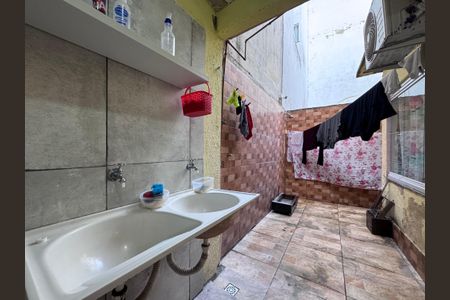 Casa de condomínio à venda com 120m², 3 quartos e 1 vagaÁrea de Serviço