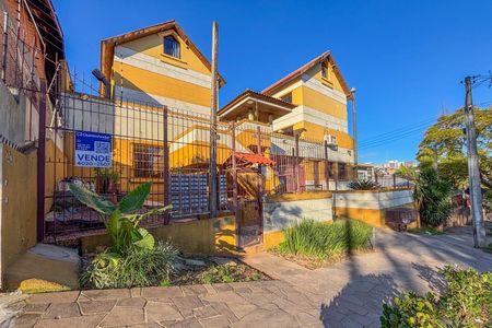 Casa de condomínio à venda com 90m², 2 quartos e 2 vagas Casa de condomínio à venda com 90m², 2 quartos e 2 vagasFachada