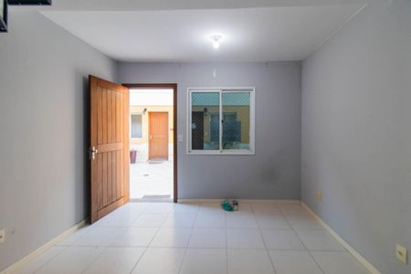 Sala de casa de condomínio à venda com 2 quartos, 90m² em Santa Tereza, Porto Alegre