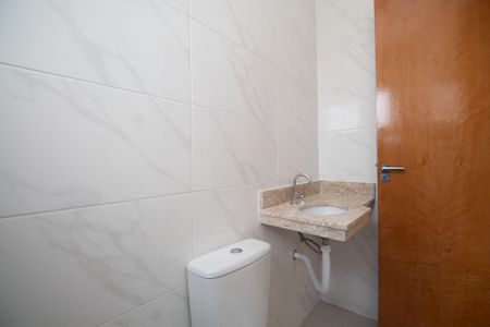 Casa à venda com 70m², 2 quartos e 2 vagas Casa à venda com 70m², 2 quartos e 2 vagasBanheiro da Suíte 2