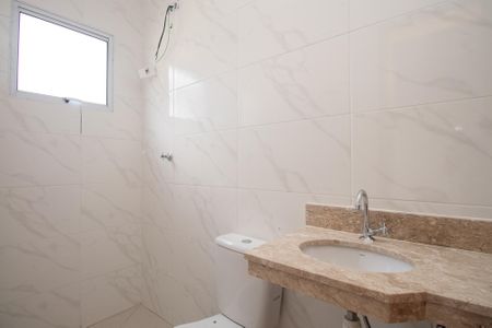 Casa à venda com 70m², 2 quartos e 2 vagas Casa à venda com 70m², 2 quartos e 2 vagasBanheiro da Suíte 2