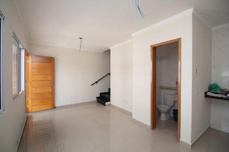 Casa à venda com 70m², 2 quartos e 2 vagasSala