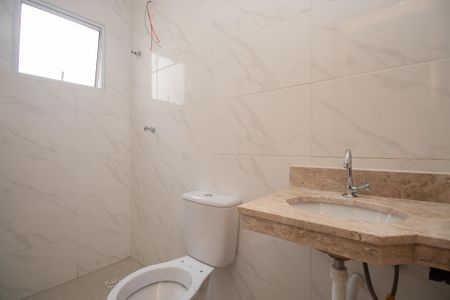 Casa à venda com 70m², 2 quartos e 2 vagasBanheiro da Suíte 1