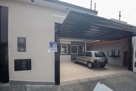 Casa à venda com 70m², 2 quartos e 2 vagasFachada / Placa