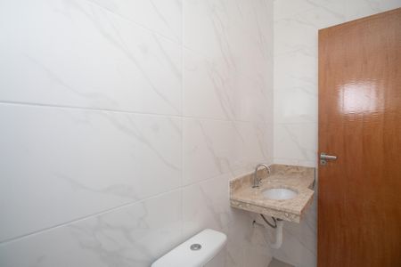 Casa à venda com 70m², 2 quartos e 2 vagasBanheiro da Suíte 2