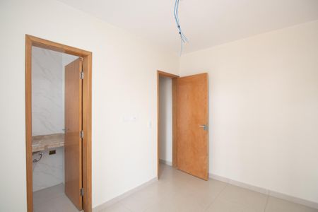 Casa à venda com 70m², 2 quartos e 2 vagasSuíte 2