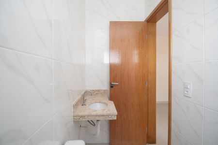 Casa à venda com 70m², 2 quartos e 2 vagasBanheiro da Suíte 2