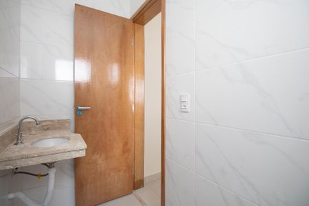 Casa à venda com 70m², 2 quartos e 2 vagasBanheiro da Suíte 1