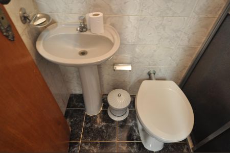 Casa para alugar com 350m², 4 quartos e 3 vagasBanheiro de serviço