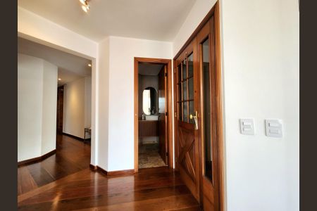 Apartamento para alugar com 204m², 3 quartos e 3 vagasLavabo