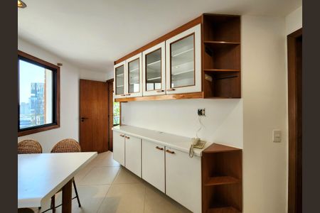 Apartamento para alugar com 204m², 3 quartos e 3 vagasCopa