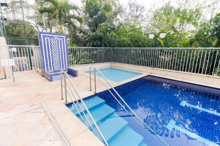 Apartamento à venda com 87m², 3 quartos e 2 vagas Apartamento à venda com 87m², 3 quartos e 2 vagasÁrea comum - Piscina