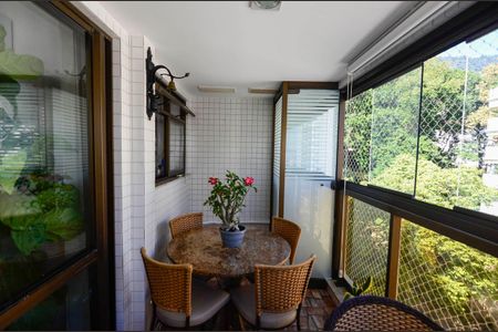 Apartamento à venda com 90m², 3 quartos e 2 vagas Apartamento à venda com 90m², 3 quartos e 2 vagasSala