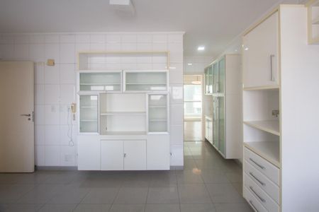 Apartamento para alugar com 155m², 3 quartos e 3 vagas Apartamento para alugar com 155m², 3 quartos e 3 vagasCozinha