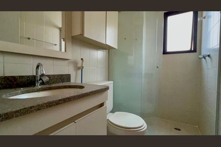 Apartamento à venda com 70m², 2 quartos e 2 vagasBanheiro da Suíte