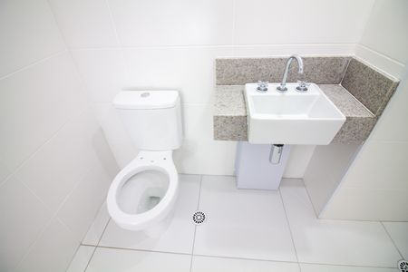 Studio à venda com 28m², 1 quarto e sem vaga Studio à venda com 28m², 1 quarto e sem vagaBanheiro Social