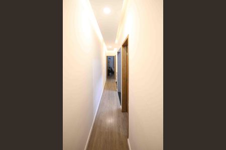 Casa à venda com 120m², 3 quartos e 2 vagasCorredor