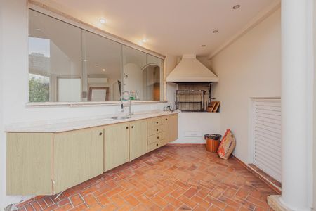 Apartamento à venda com 240m², 3 quartos e 3 vagasChurrasqueira