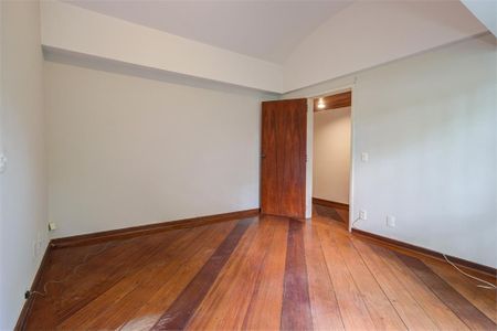 Casa à venda com 438m², 3 quartos e 7 vagas