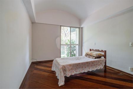 Casa à venda com 438m², 3 quartos e 7 vagas